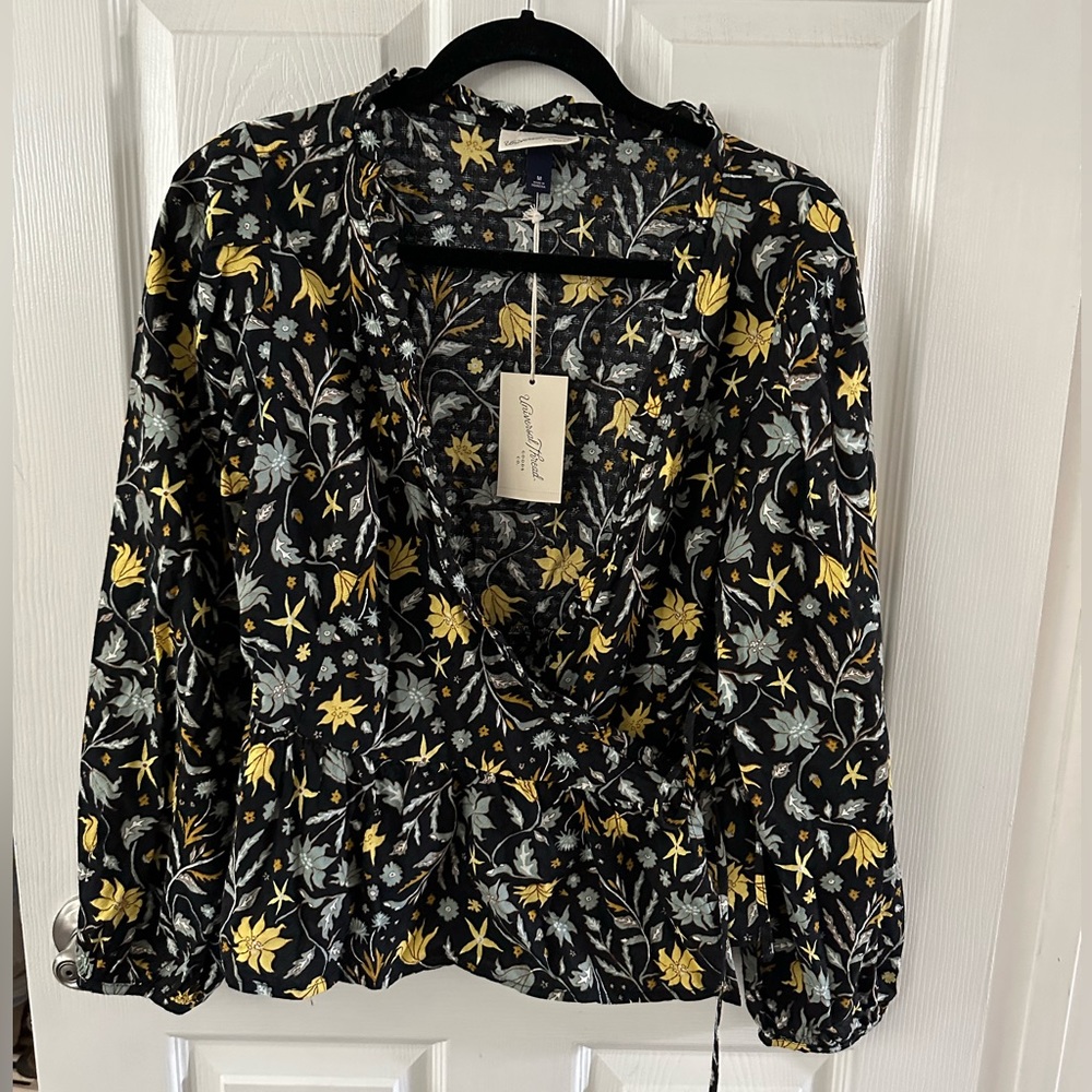 ⚡️ NEW W TAGS UNIVERSAL THREAD tie crossover top ⚡️ size US M